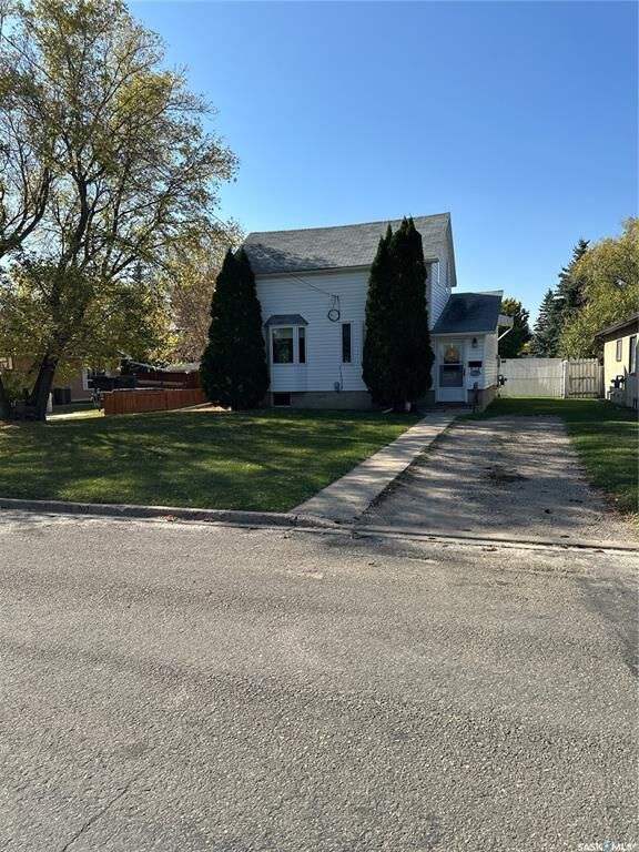 Property Photo:  408 5th Avenue  SK S0K 3R0