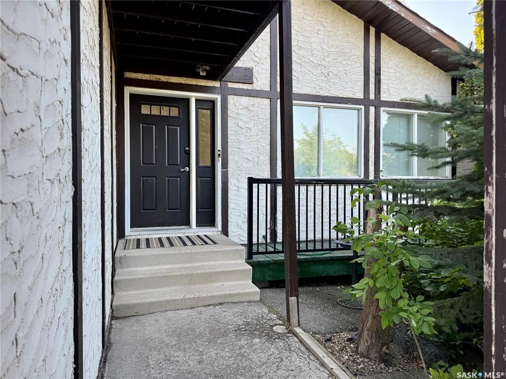 Property Photo:  1107 16th Street  SK S0K 2A0 