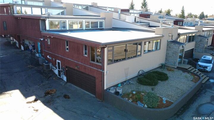 275 Alpine Crescent 8  Swift Current SK S9H 4T5 photo