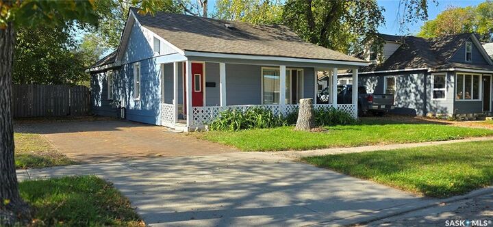 Property Photo:  1326 2nd Street  SK S4A 0M4 
