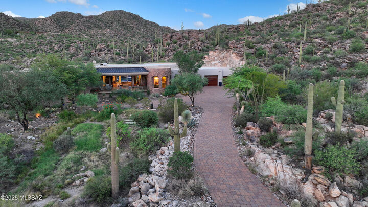 Property Photo:  13971 N Jims Deadend Place  AZ 85658 