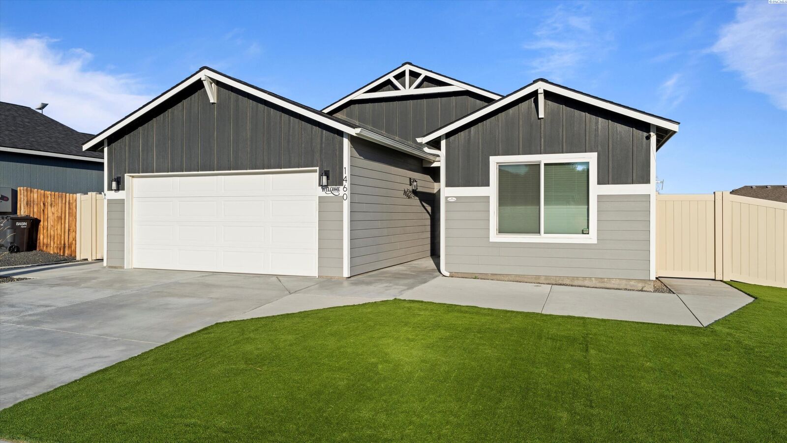 Property Photo: 1460 13th St WA 99320
