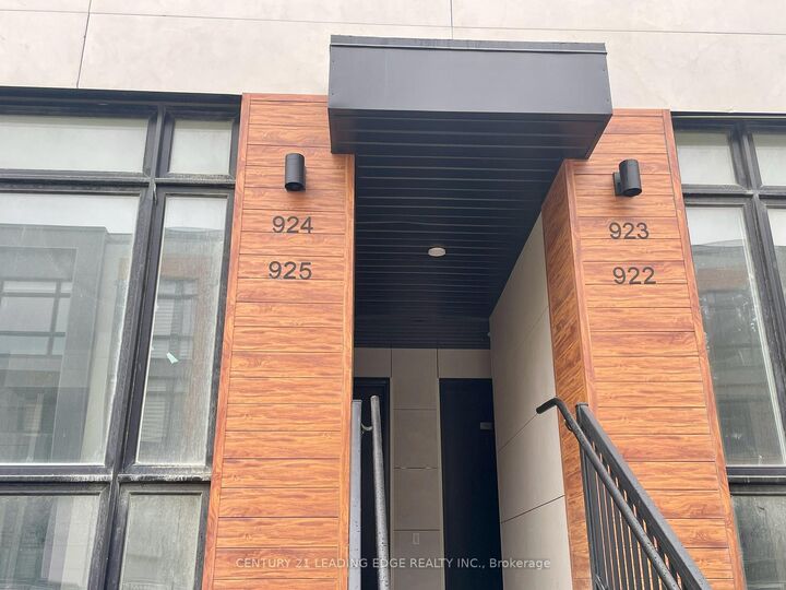 Property Photo:  2 Steckley House Lane 924  ON L4S 0N4 