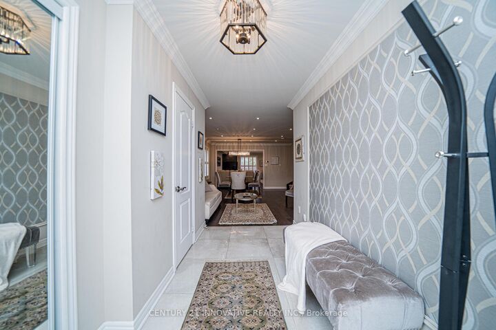 Property Photo:  46 Laura Sabrina Drive Upper  ON L4H 1X8 