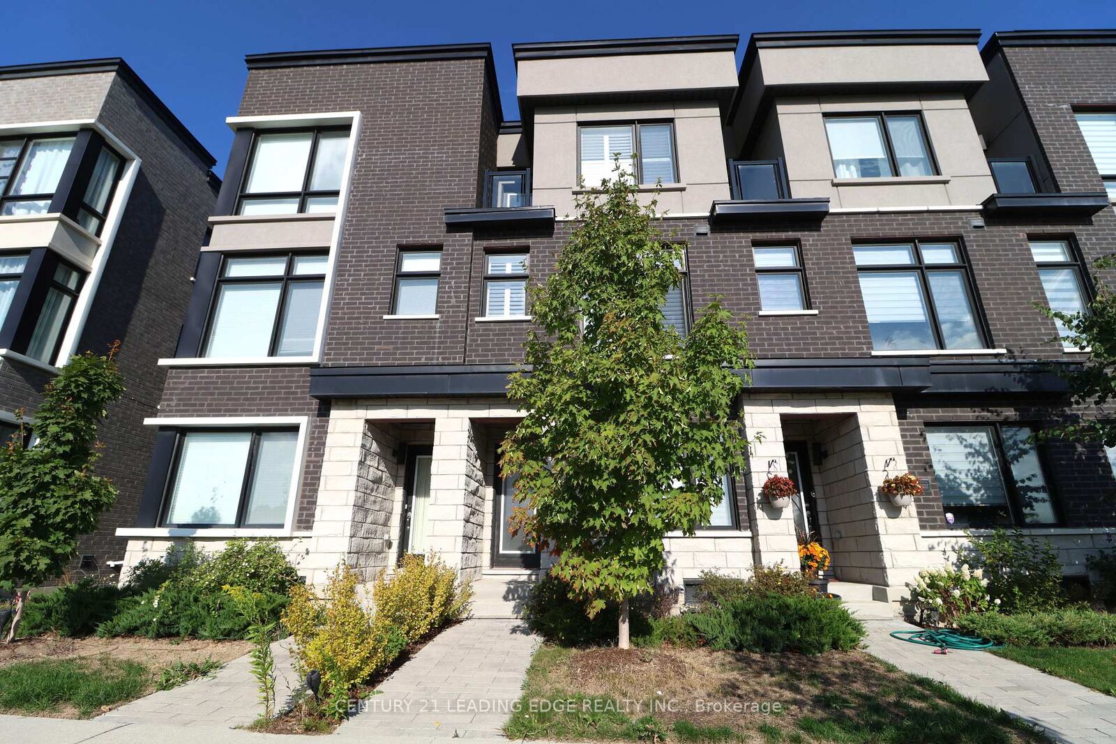 Property Photo:  2644 Castlegate Crossing  ON L1X 0H8 
