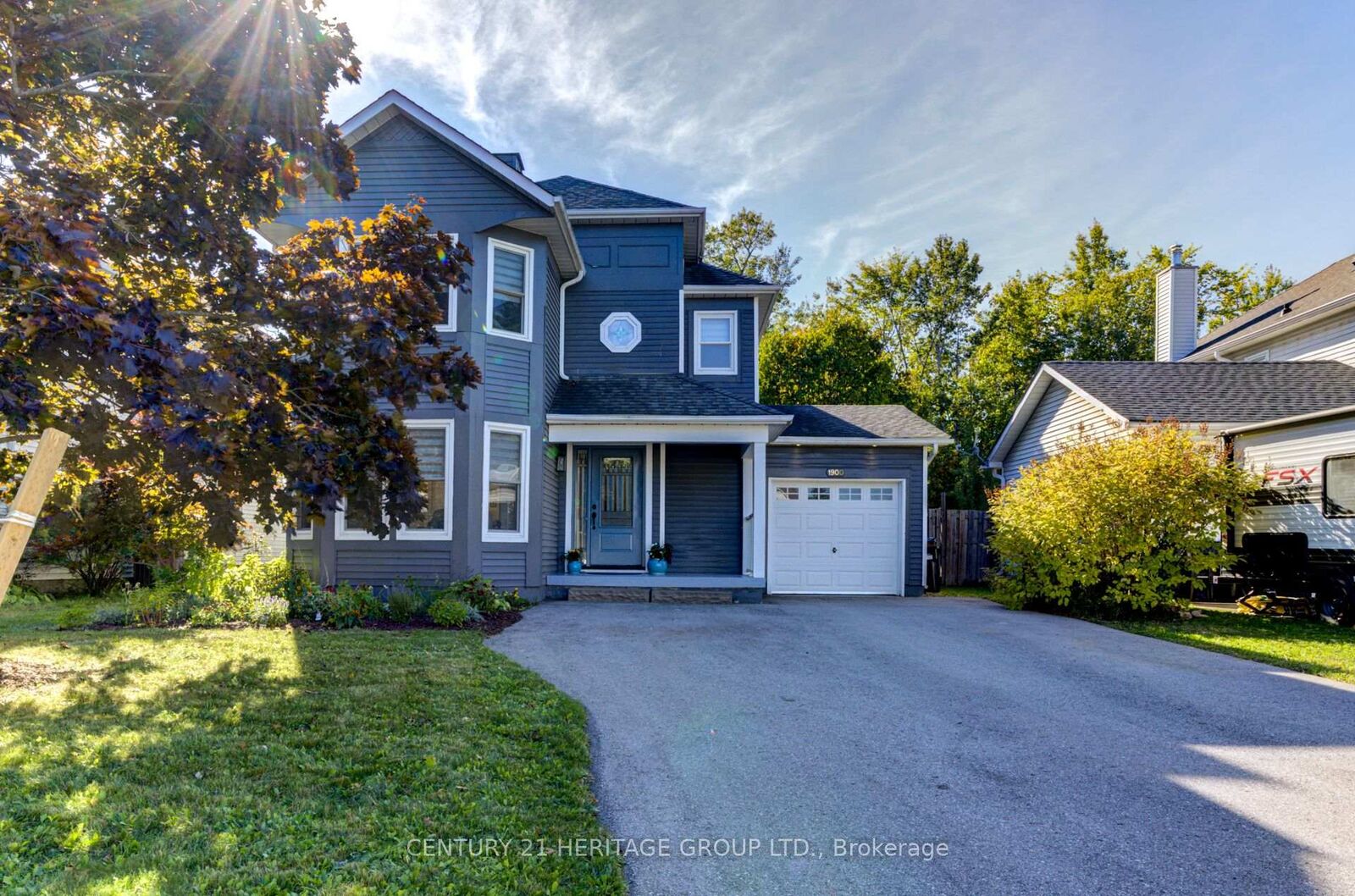Property Photo:  1900 Applewood Avenue  ON L9S 1W2 