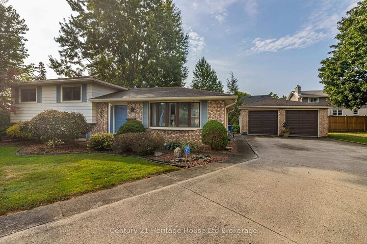 Property Photo:  6 Carleton Crescent  ON N8A 4R5 