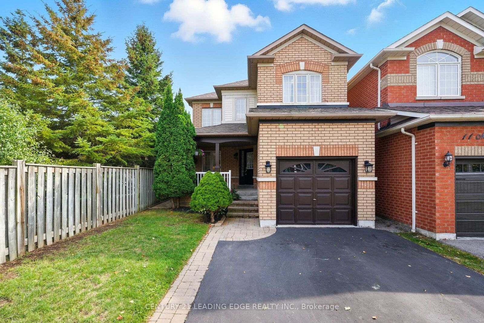 Photo de la propriété:  9 McCartney Avenue  ON L1R 2Y3 