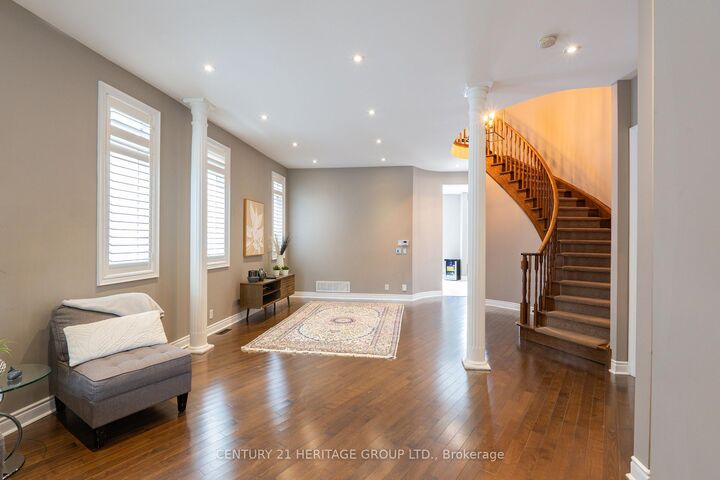 Property Photo:  20 Altus Park Drive  ON L6A 0Z5 