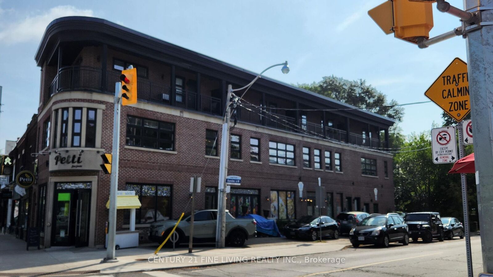 Property Photo:  3077 Dundas Street W 201  ON M6P 1Z5 