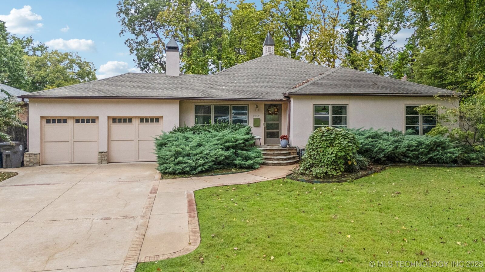 Property Photo:  1959 E 33rd Place  OK 74105 