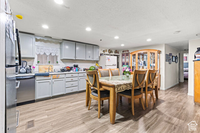 Property Photo: 1146 W Carmellia Dr 33 UT 84123