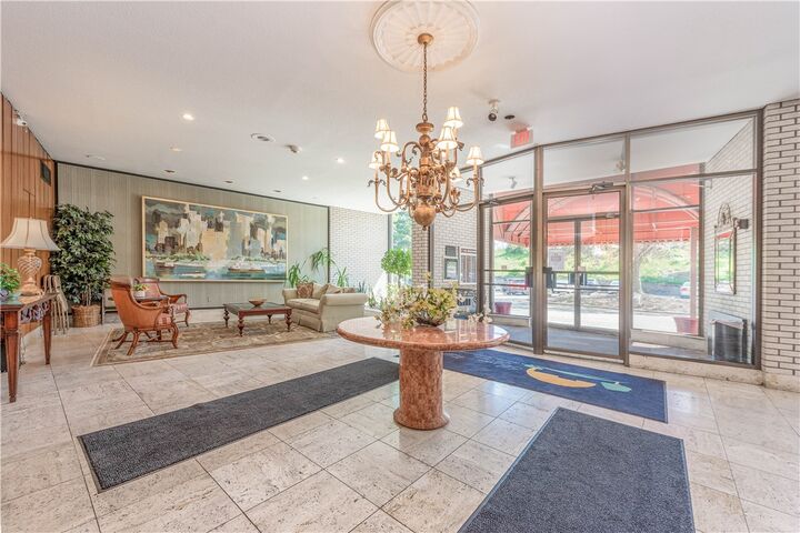 Property Photo:  1160 Bower Hill Rd 901B  PA 15243 