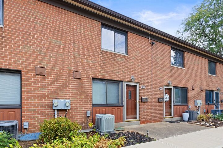 Property Photo: 3719 Allendale Circle PA 15204