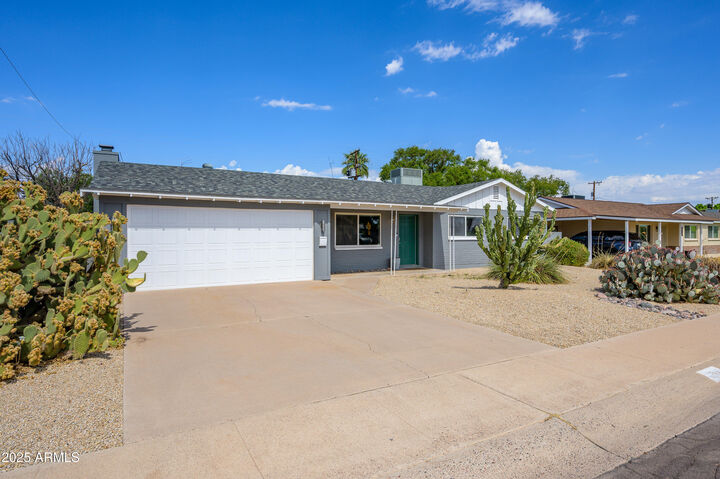 Property Photo: 6814 E Belleview Street AZ 85257
