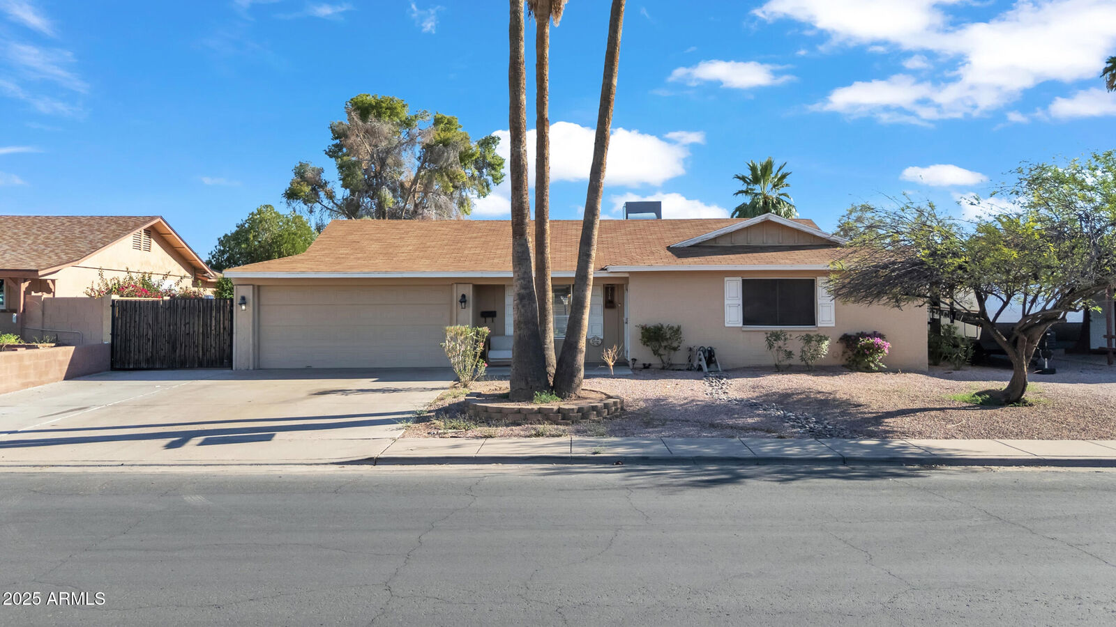 Property Photo: 2313 W Catalina Avenue AZ 85202
