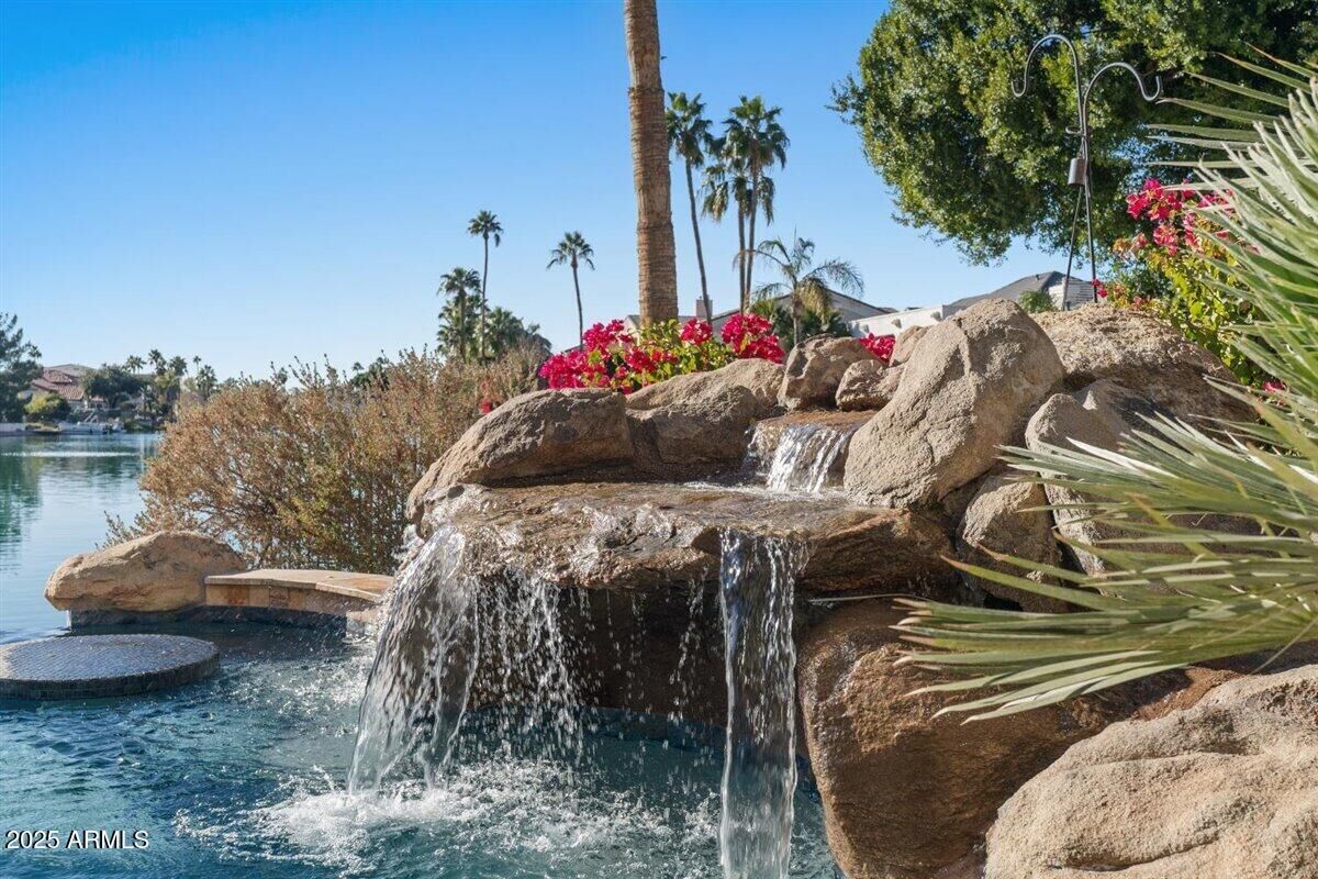 Property Photo: 1519 E Treasure Cove Drive AZ 85234