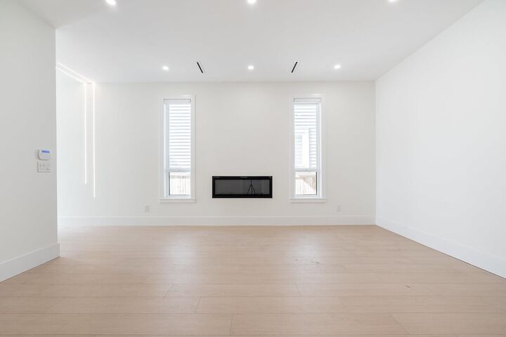 Photo de la propriété:  11551 80 Avenue  BC V4C 1X5 