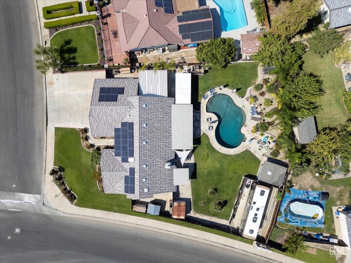 Property Photo: 5102 Snowdrift Court CA 93313