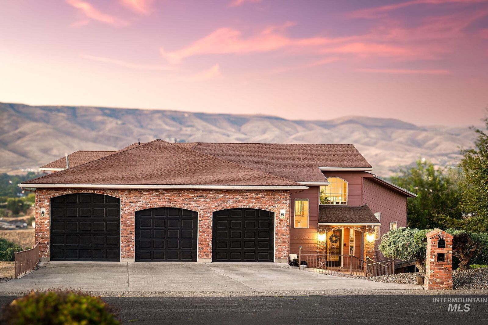 Property Photo: 511 Crestline Circle Crt ID 83501
