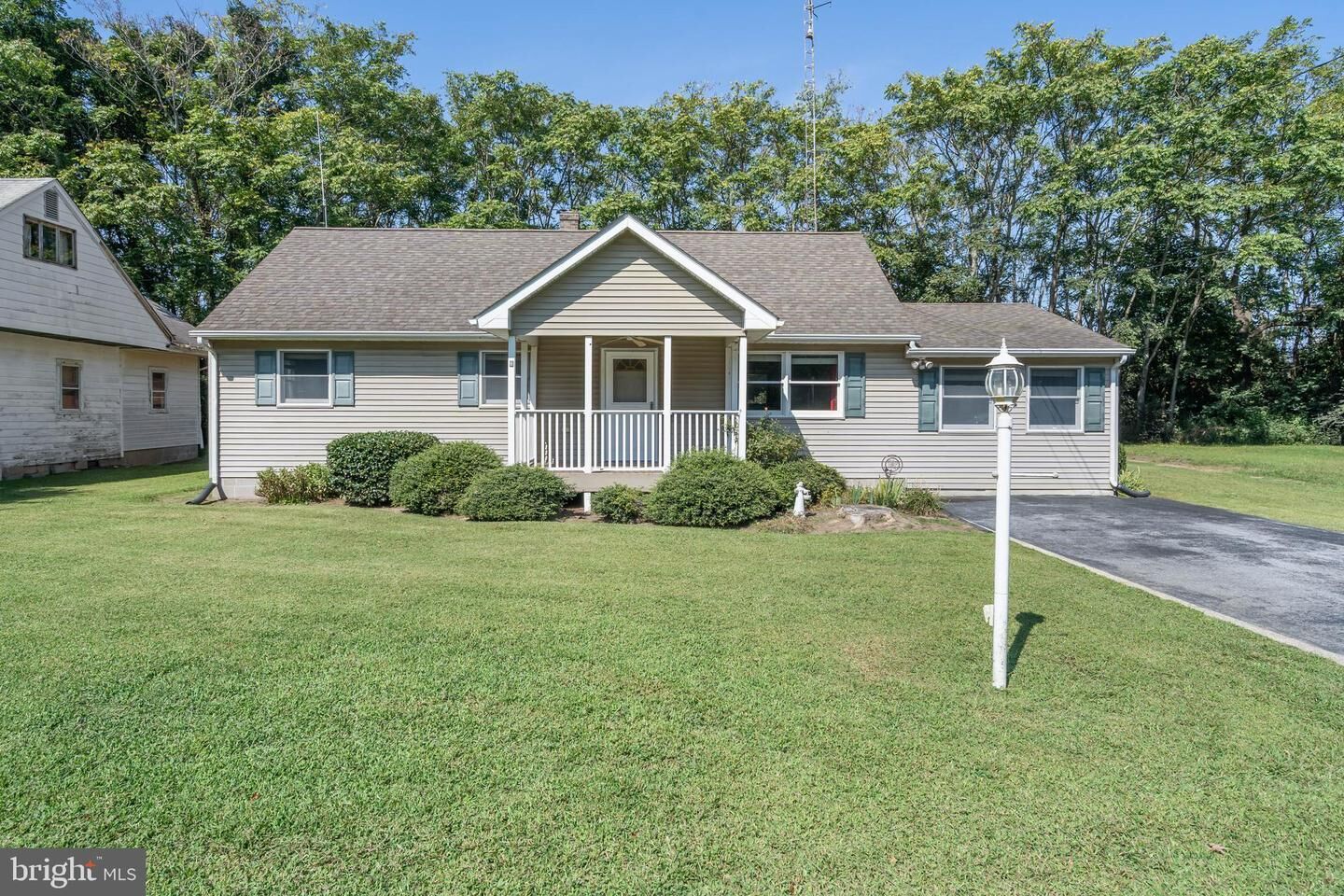 Property Photo:  113 Martin Lane  DE 19971 