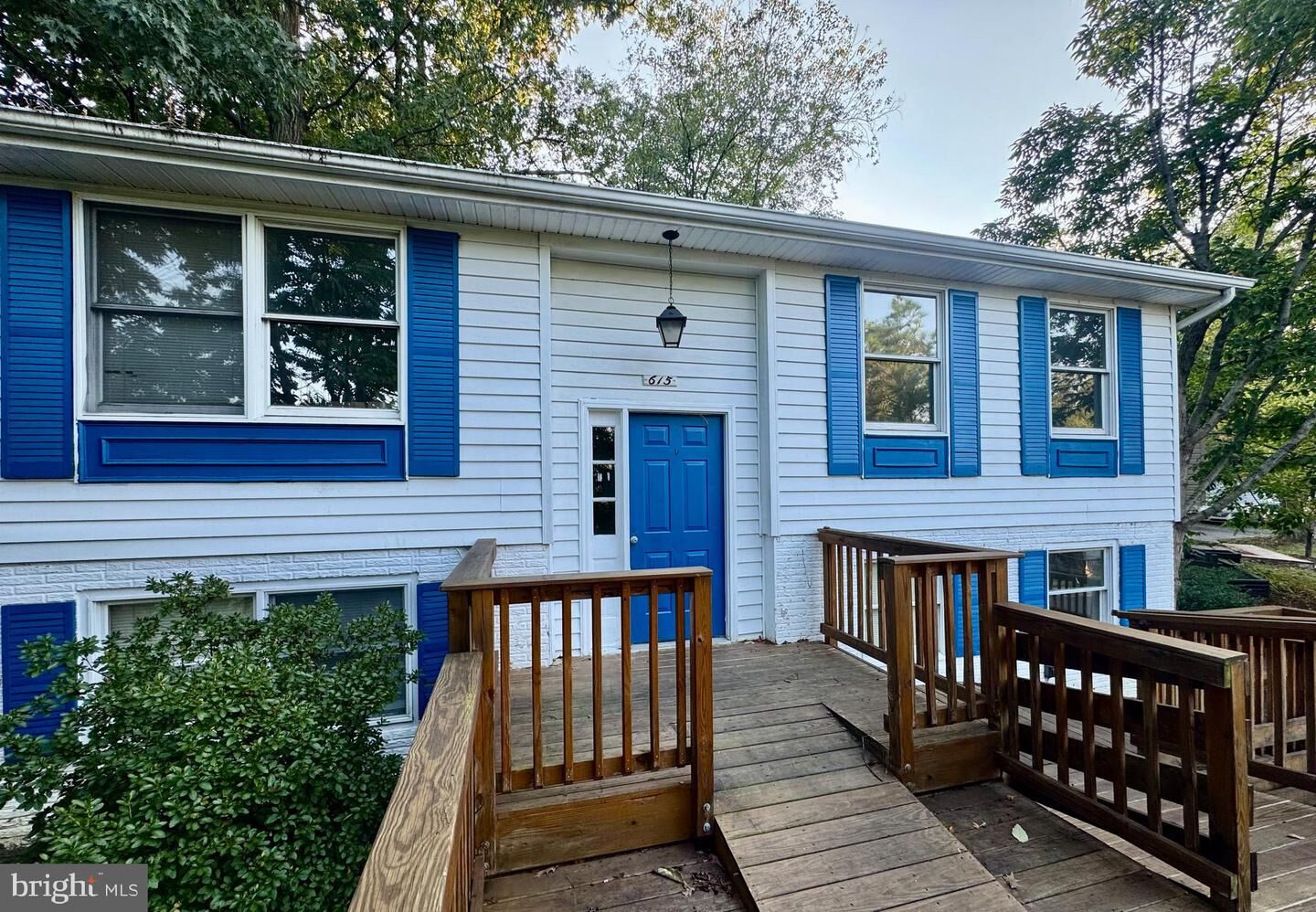 Property Photo:  615 Rockbridge Drive SE  VA 20175 