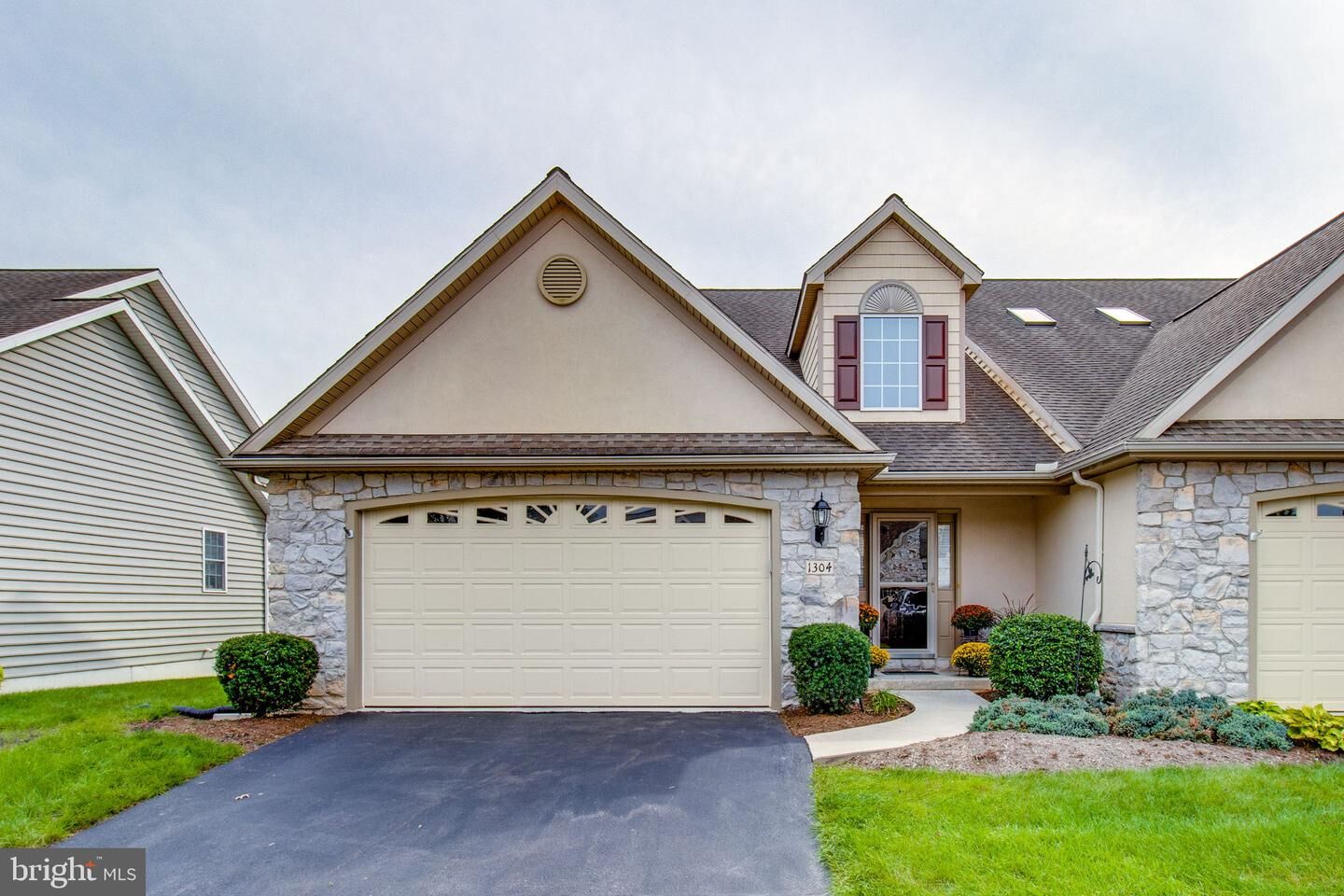 Property Photo:  1304 Willow Creek Drive  PA 17552 
