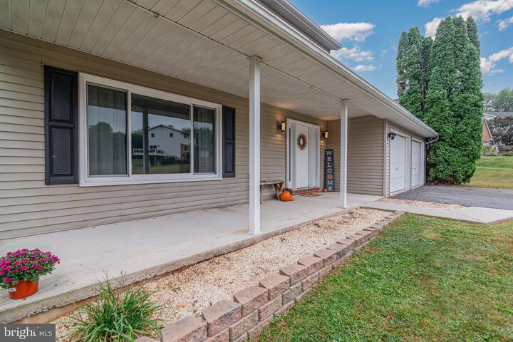 Property Photo:  402 Ethan Allen Drive  PA 17070 