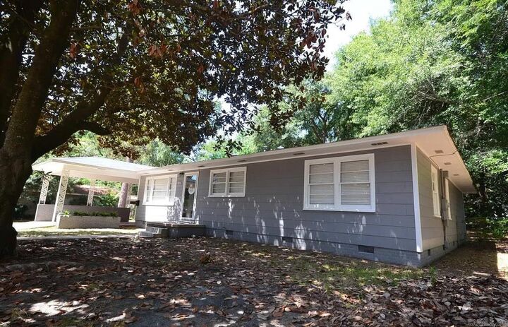 Property Photo:  1217 Chesnut  AR 71753 