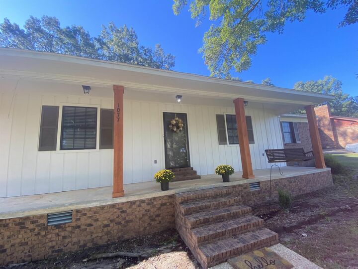 Property Photo:  1077 Toltec Street  AR 71701-7053 