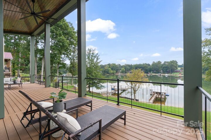 Property Photo: 7067 Wateredge Drive NC 28673