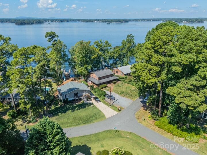 Property Photo:  21107 Island Forest Drive  NC 28031 