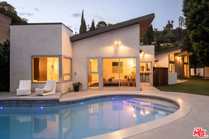 2257 Chelan Dr  Los Angeles CA 90068 photo