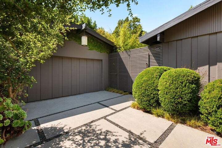 Property Photo:  7535 Lolina Ln  CA 90046 