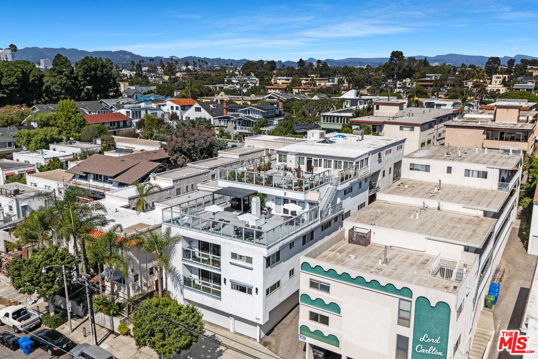 Property Photo:  2431 3rd St  CA 90405 