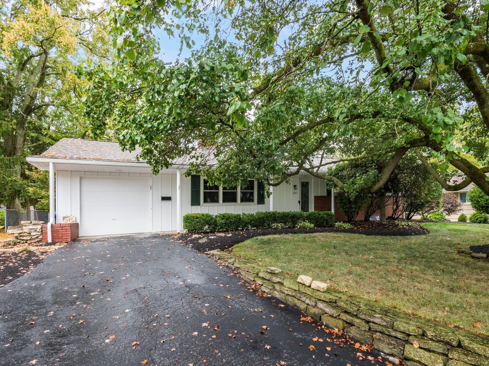 Property Photo: 2081 Fishinger Road OH 43221