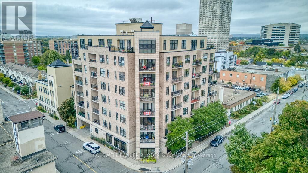 Property Photo: 320 Parkdale Avenue 405 ON K1Y 4X9