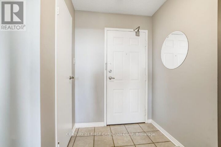 Property Photo:  1600 Adelaide Street North 909  ON N5X 3H6 