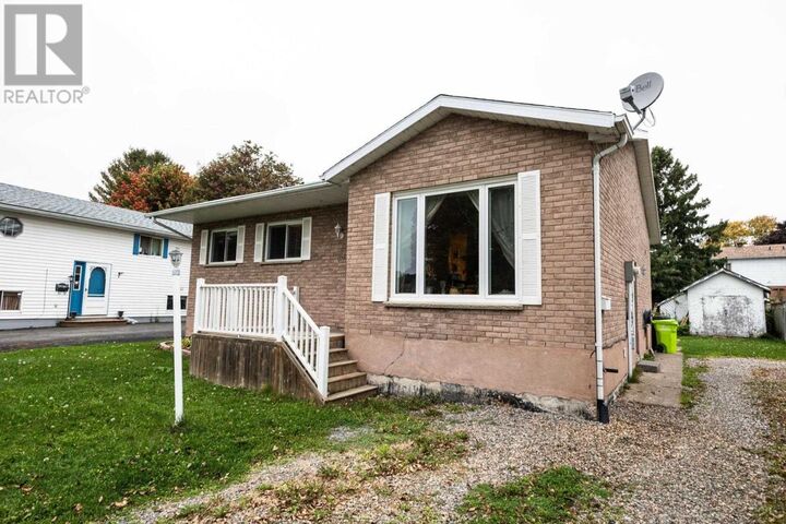 Property Photo: 30 Sutton Pl ON P6A 6B4