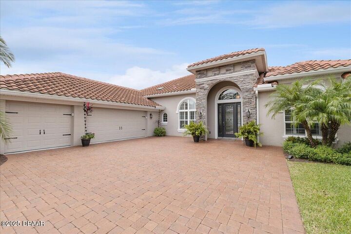 Property Photo:  2913 N Asciano Court  FL 32168