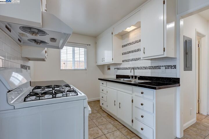 Property Photo: 723 Apgar St CA 94609
