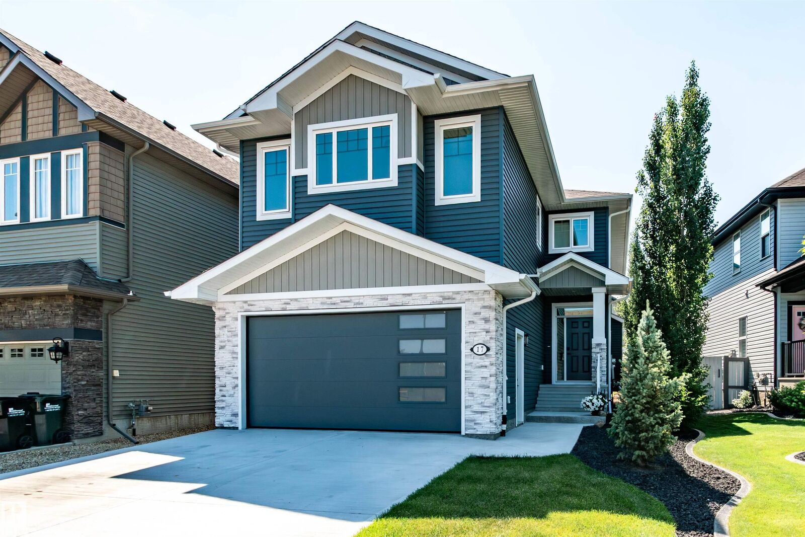 Property Photo:  17 Sunbury Place  AB T8H 0K3 