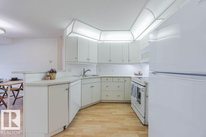 Photo de la propriété: 9008 99 Avenue NW 102 AB T5H 4M6