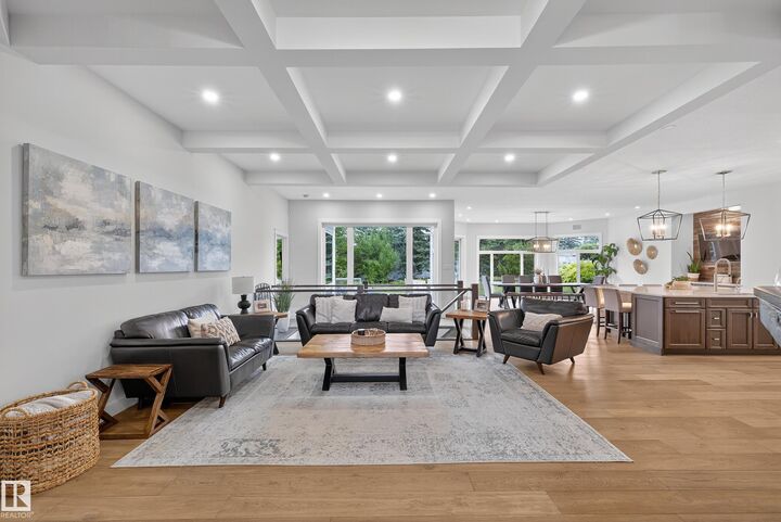 Property Photo:  525 Estate Drive  AB T8B 1M2 