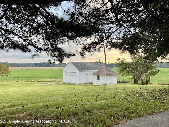 Property Photo: 3020 Aurelius Road MI 49264
