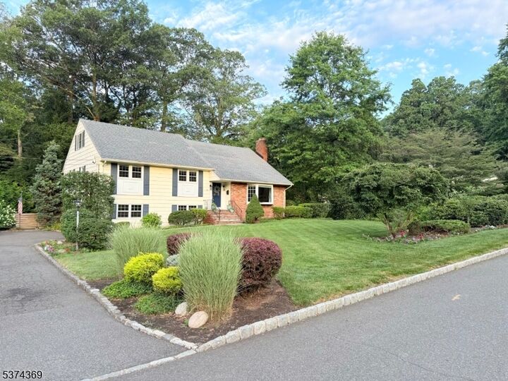 Property Photo:  301 Meetinghouse Ln  NJ 07092 