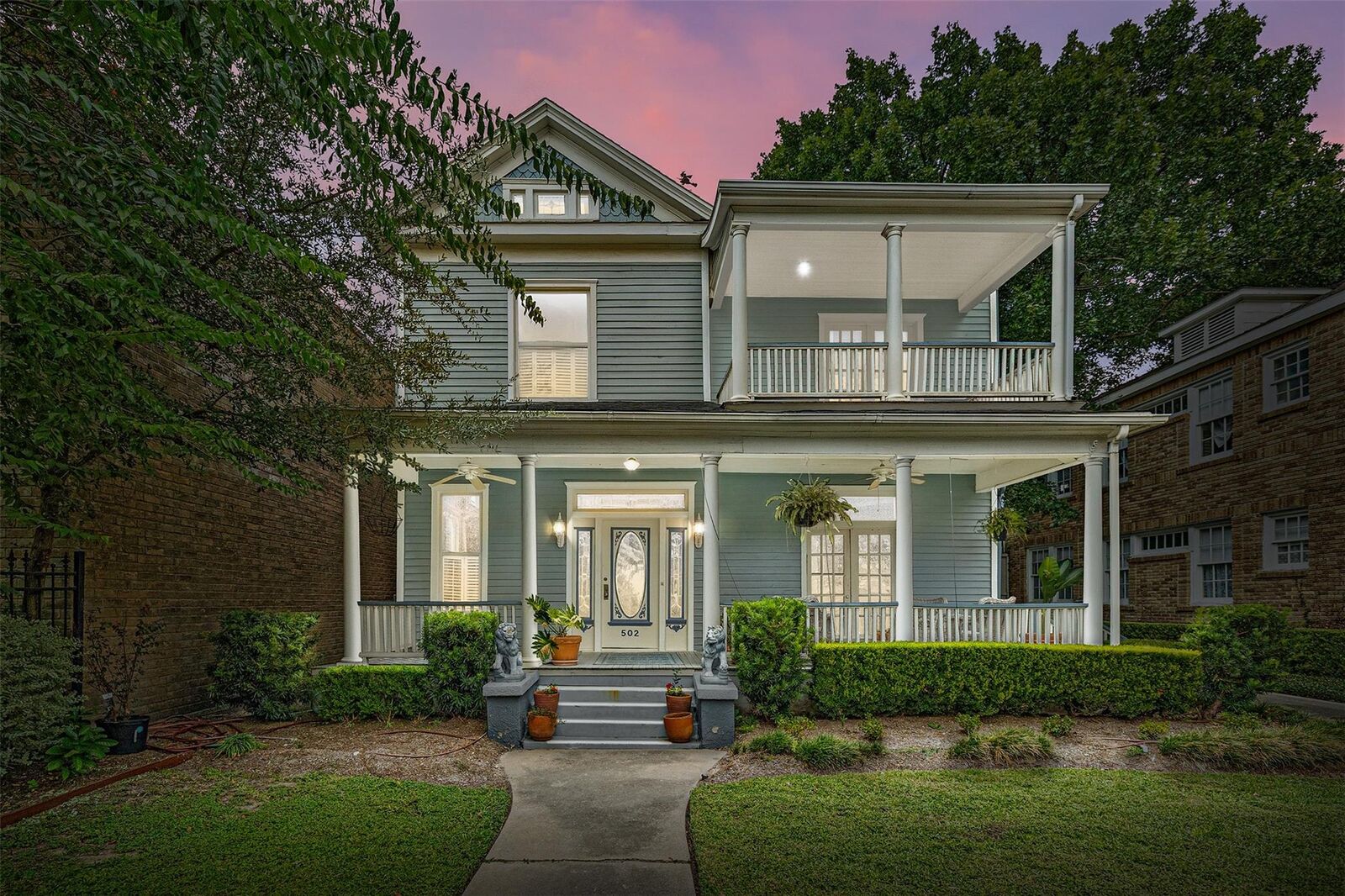 Property Photo:  502 Hawthorne Street  TX 77006 