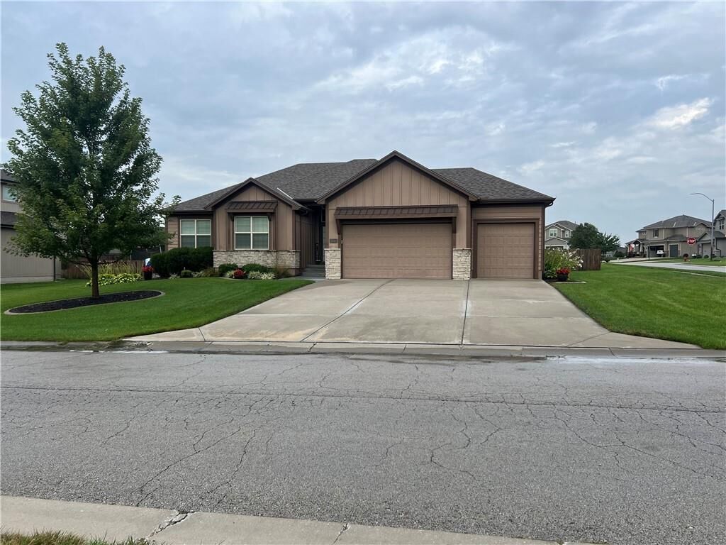 Property Photo:  1586 Woodland Road  MO 64034 