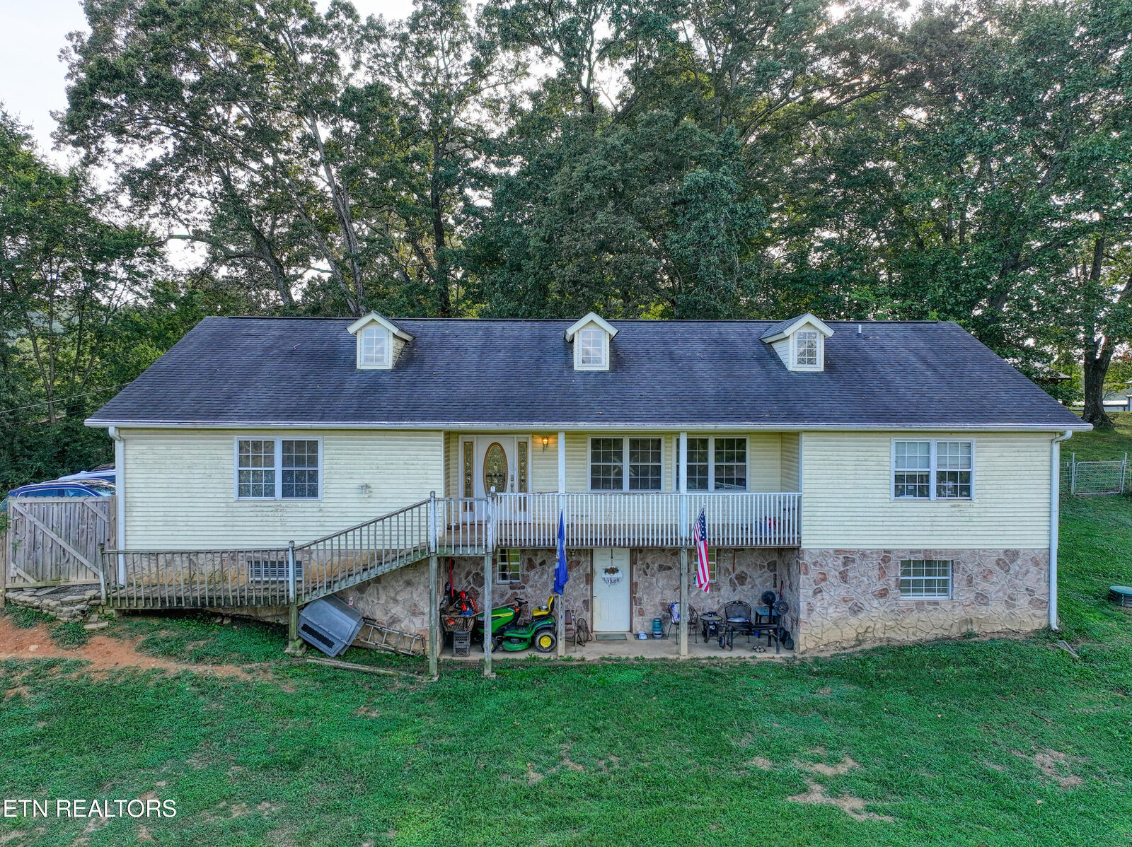 Property Photo:  2215 Island Blvd  TN 37876 