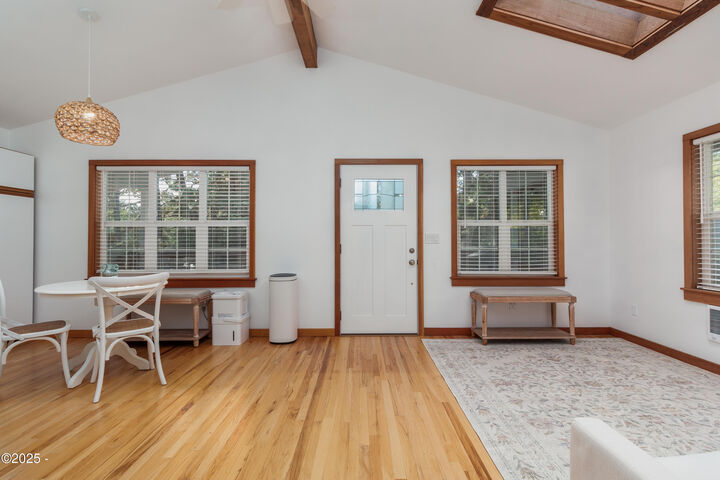 Property Photo: 5415 Hacienda Avenue OR 97367